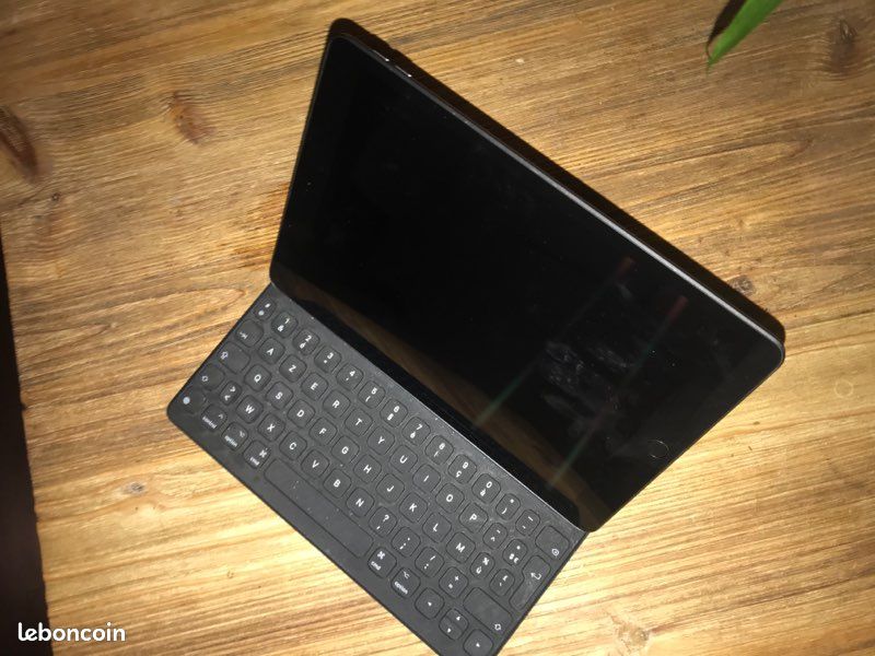 AirPods + clavier (image 1)