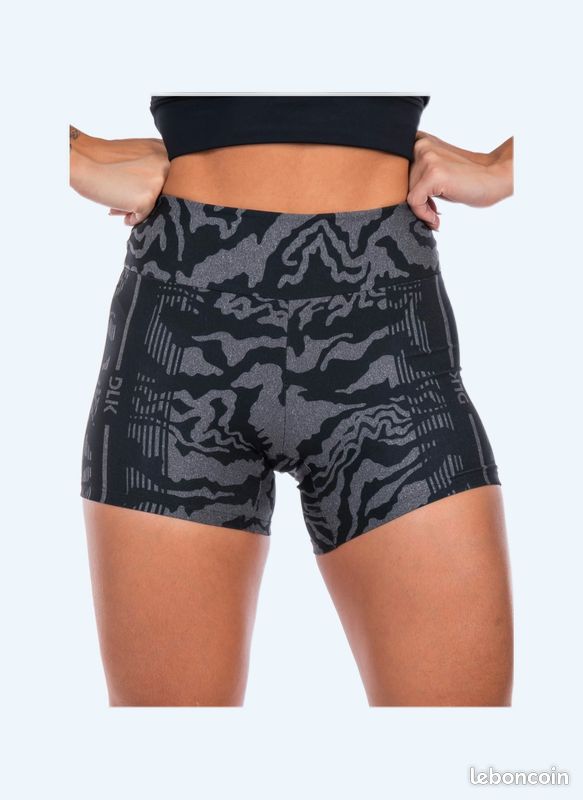 Lot 2 brassières + 1 short pour sport (image 1)