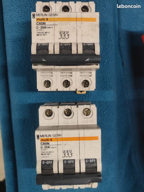 Disjoncteur Vigi Triphasé C16 A Merlin gérin C60H - 3 pôles + N - 16 A