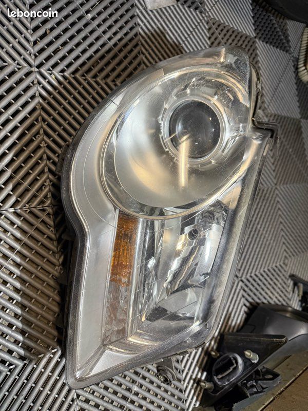 Phare avant gauche VW Touran phase 2 (image 1)
