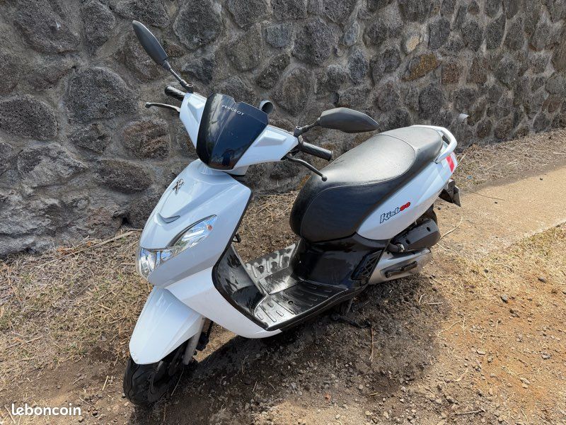 Scooter Peugeot Kisbee 50cc – 2021 – 7000 km – Bon état Motos