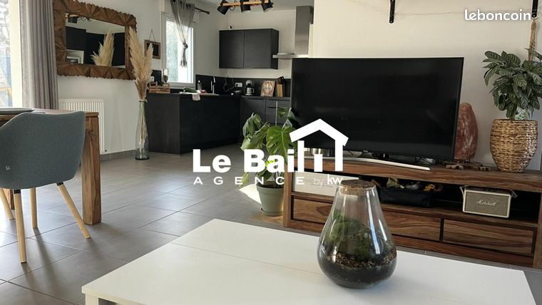 https://img.leboncoin.fr/api/v1/lbcpb1/images/92/ab/fb/92abfbfaaba8066435ad7534db5dceaaff13d5f8.jpg?rule=ad-image
