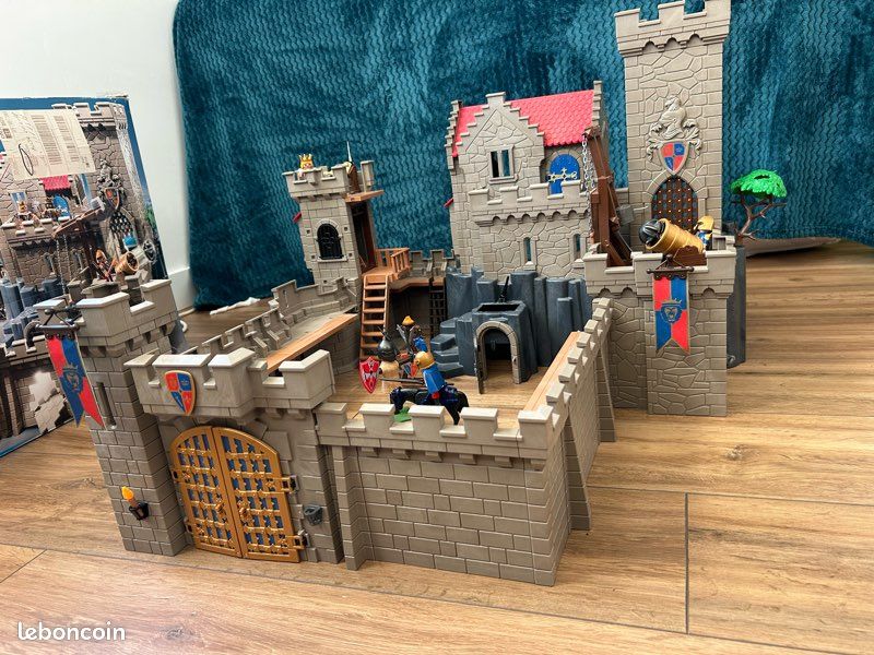 Château de chevaliers playmobile 6000 + 6373 + 6371 (image 2)