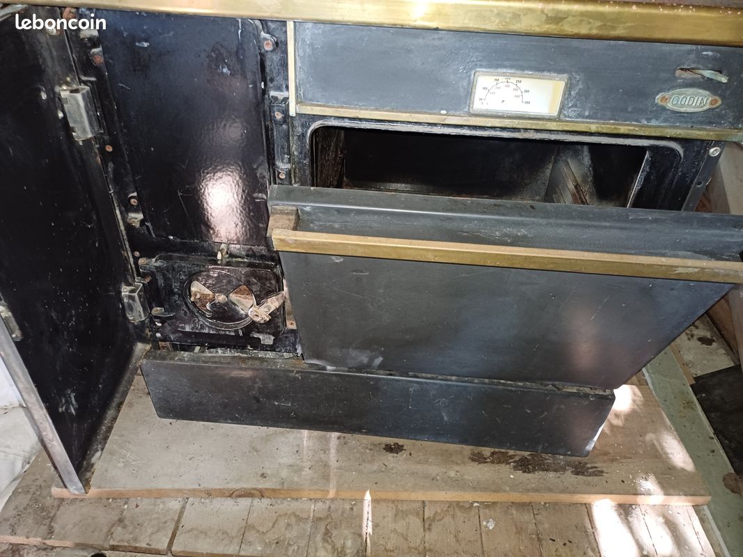 Cuisinière Godin à bouilleur modèle 5735 (image 1)