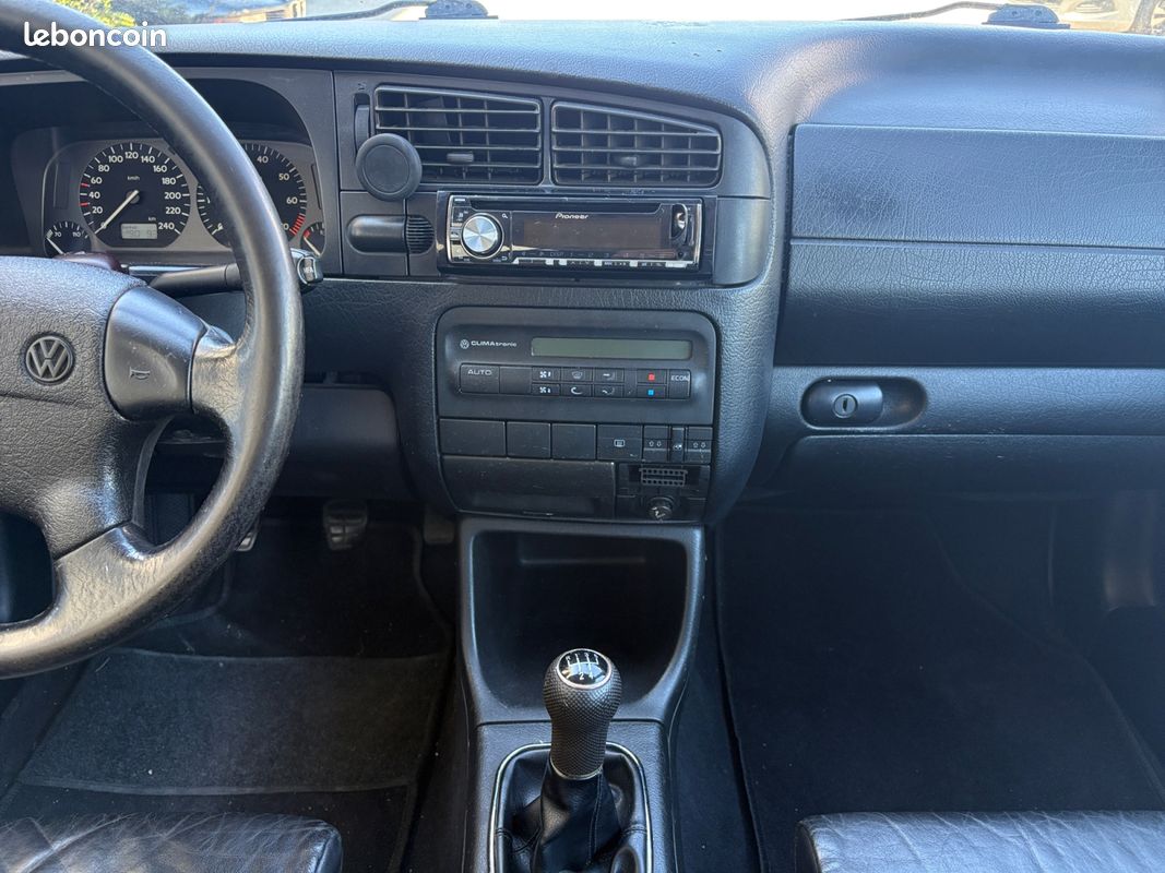VOLKSWAGEN GOLF 3 VR6 - 174Ch intérieur cuir - Garantie 12 mois (image 12)