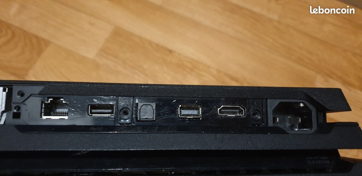 Sony PS4 Pro – bon état +1 Manettes (image 3)
