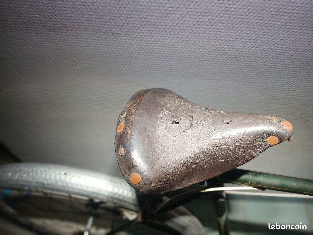 Selle De Vélo Ancienne En Cuir Perjohn – Années 50, Vintage, Cuir Patiné