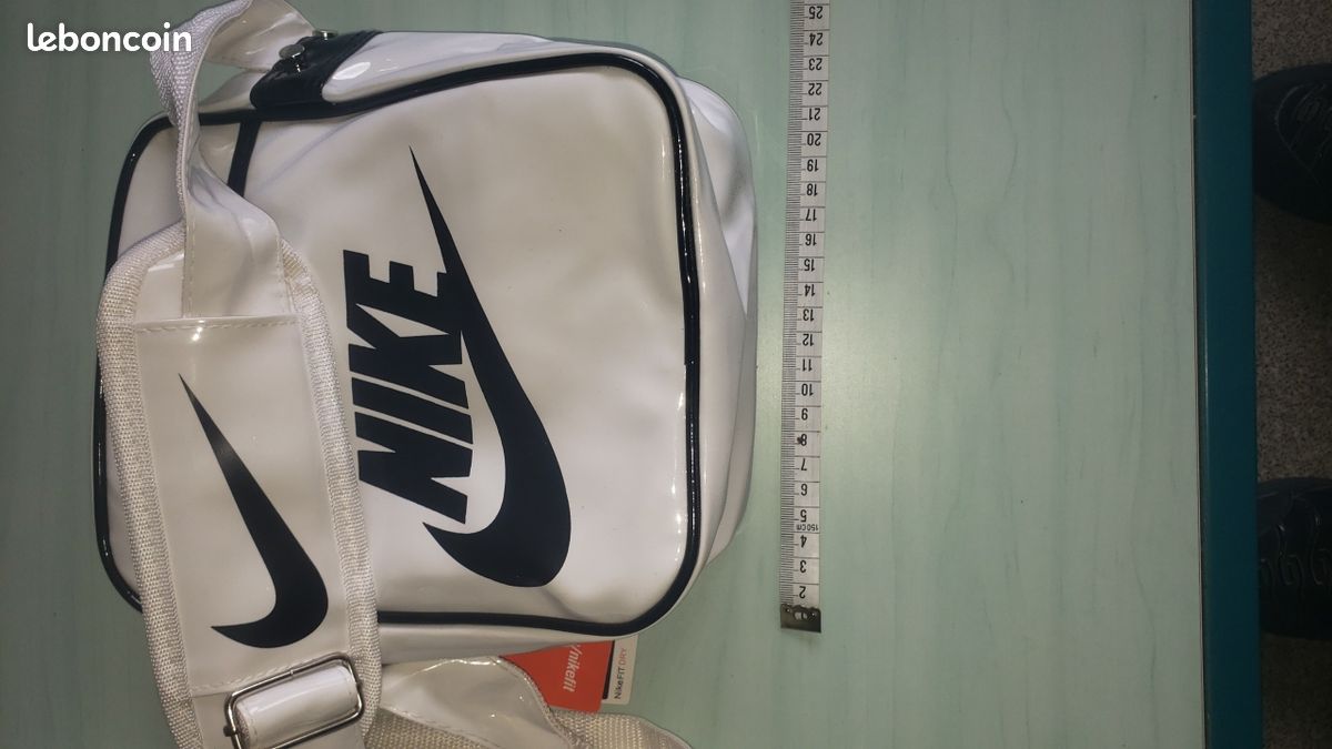 Grande sacoche Nike neuve avec étiquette Accessoires Bagagerie