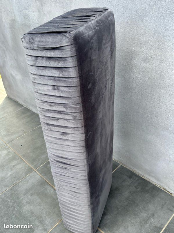 Banquette en velours (image 1)