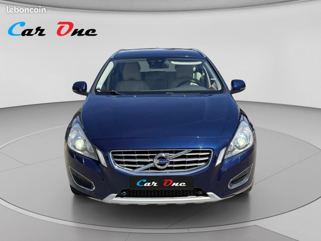 Volvo V60 D4 163 ch StopetStart Ocean Race Edition Geartronic (image 2)