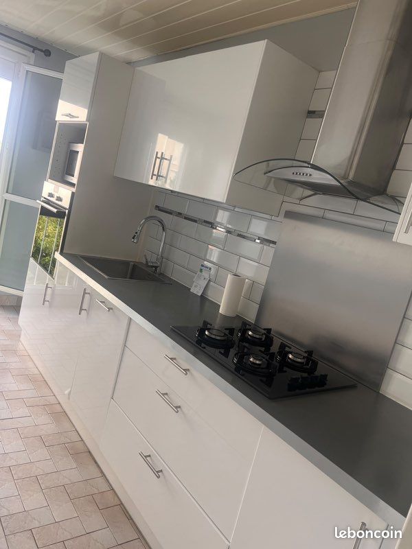 Appartement 3 pièces 74 m² · à Saint-Fons · 74 m² · 1 050 €/mois