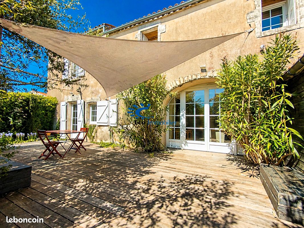Maison 7 pièces 174 m² · à Nieul-sur-Mer · 174 m² · 469 000 €
