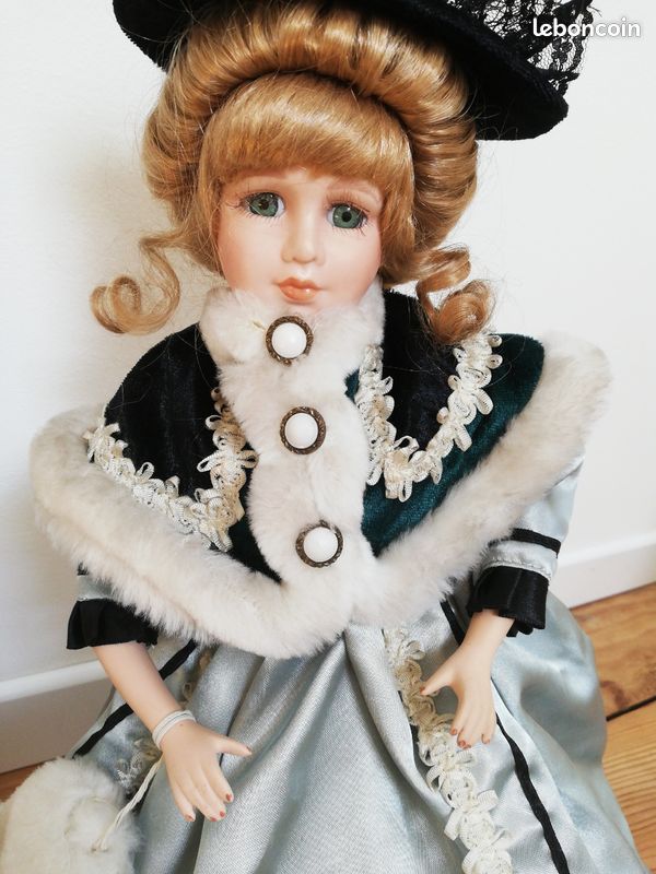 Poupée en porcelaine de luxe First Lady  - Collection