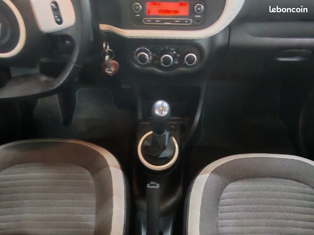 RENAULT TWINGO III 1.0 SCe 70 eco2 Stop Start Zen (image 19)
