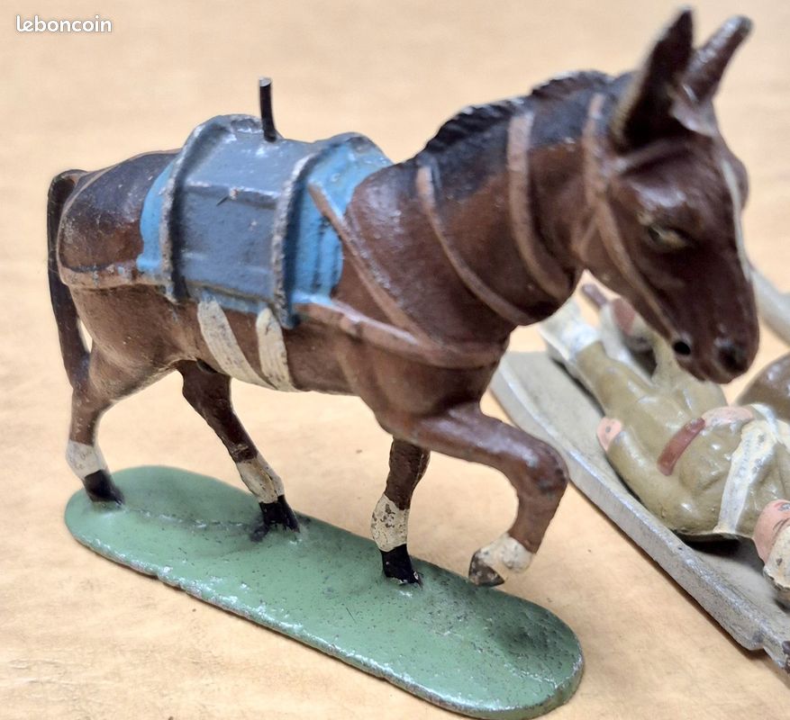 FIGURINE QUIRALU MILITAIRE FRANÇAIS CHASSEUR ALPIN MARRON GENOU A TERRE FUSIL