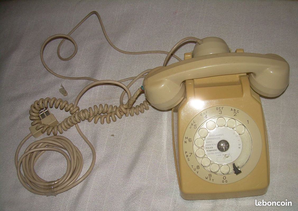 Ancien Téléphone à cadran S.63 (vic) (image 1)