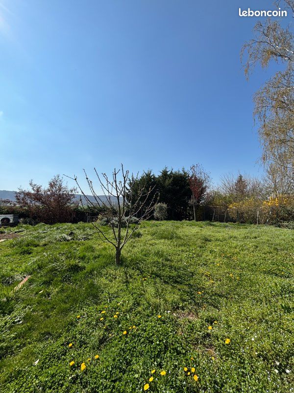 Terrain constructible · à Thodure · 51 360 €