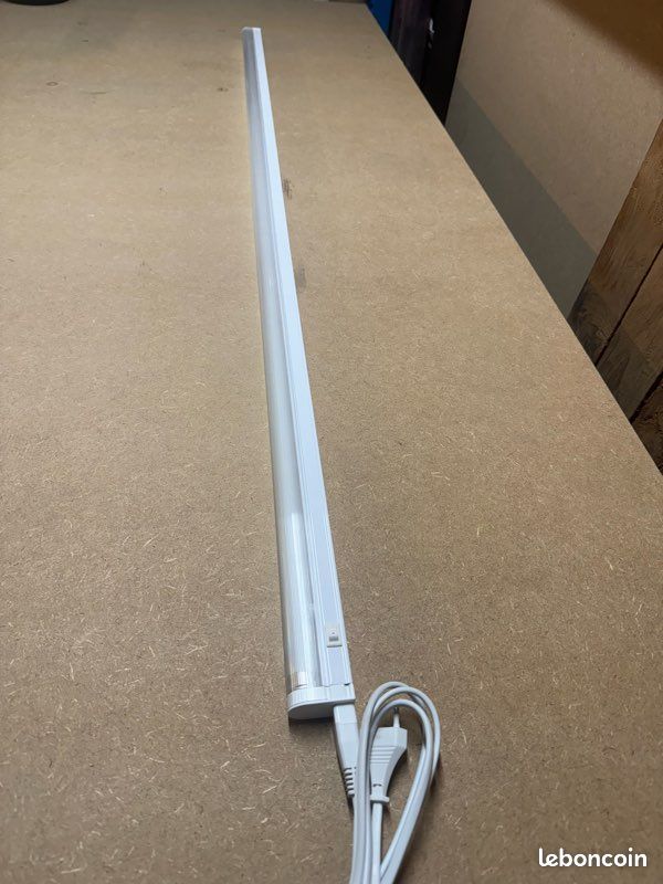 Réglette LCI avec néon Philips 35W 4200k 230v neuf (image 3)