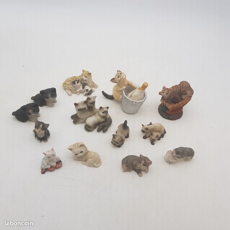 Lot de 13 figurines de chats (image 2)