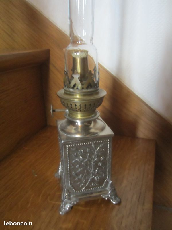Lampe à pétrole ancienne en métal embouti carré (image 5)