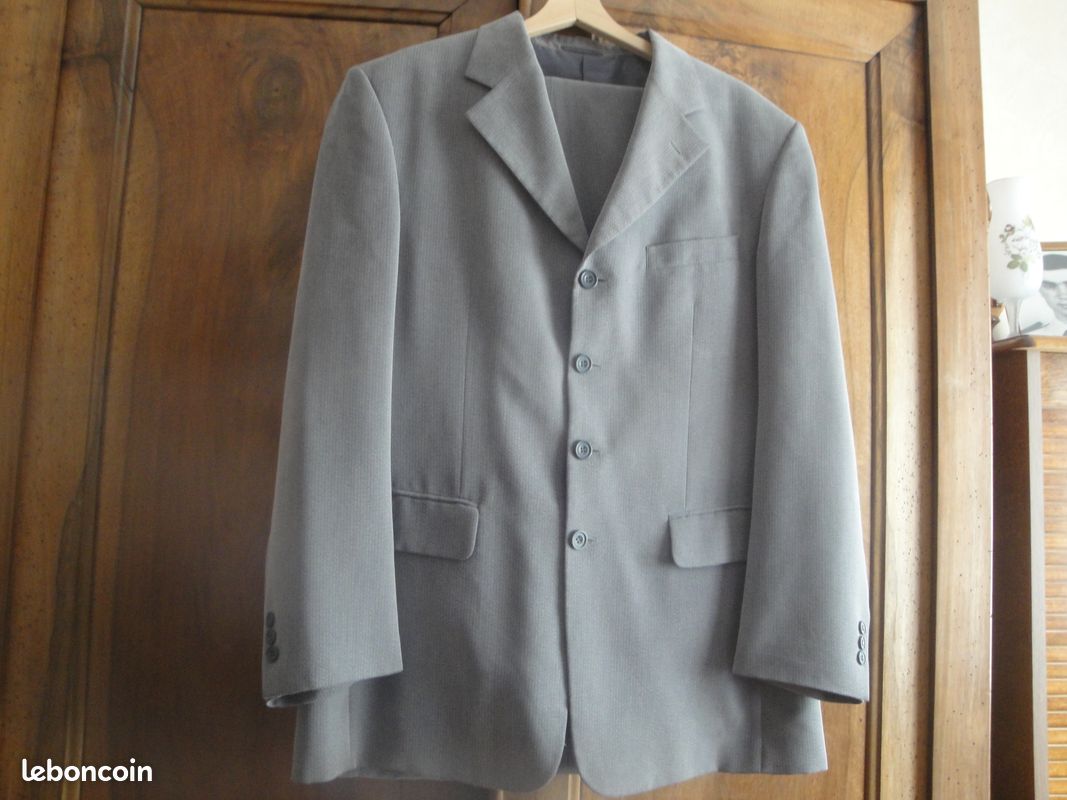 Costume (image 1)