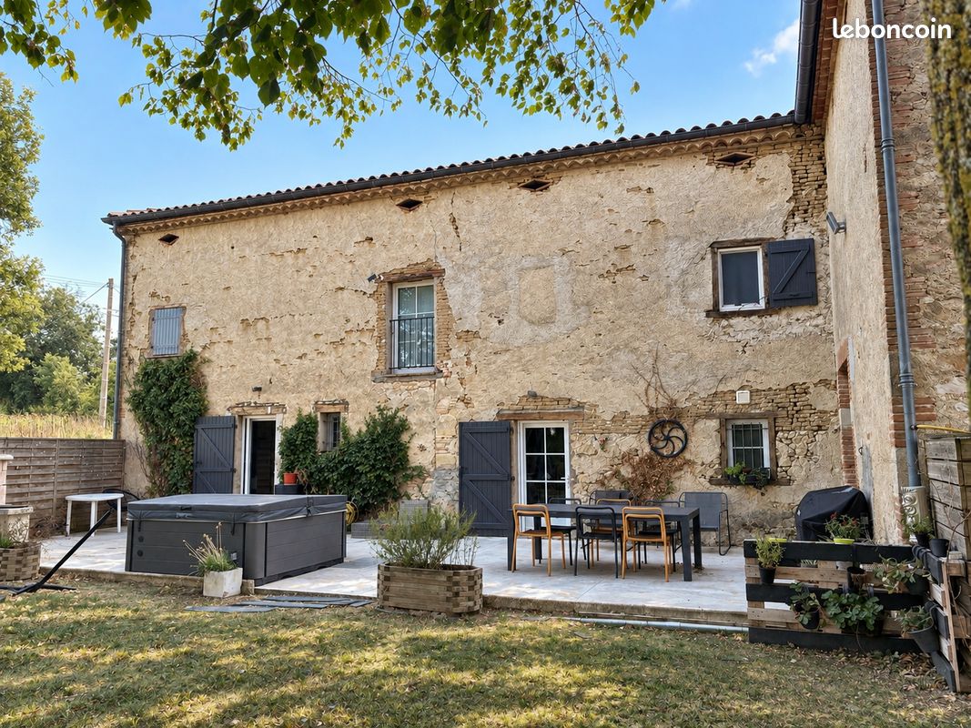 Maison 7 pièces 192 m² · à Saint-Paul-Cap-de-Joux · 192 m² · 395 000 €
