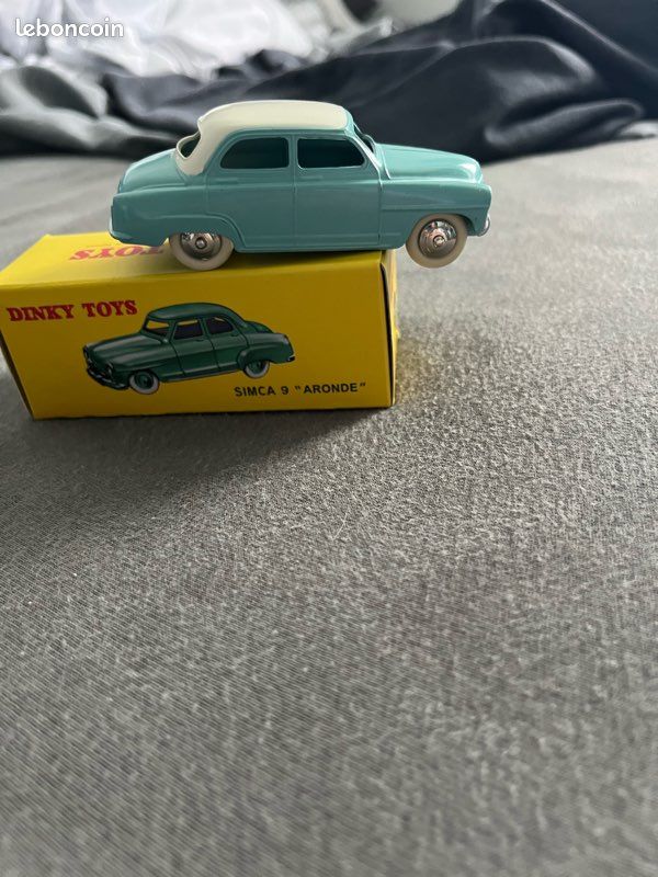 Voiture,Dinky Toys Simca 9 arondes (image 3)