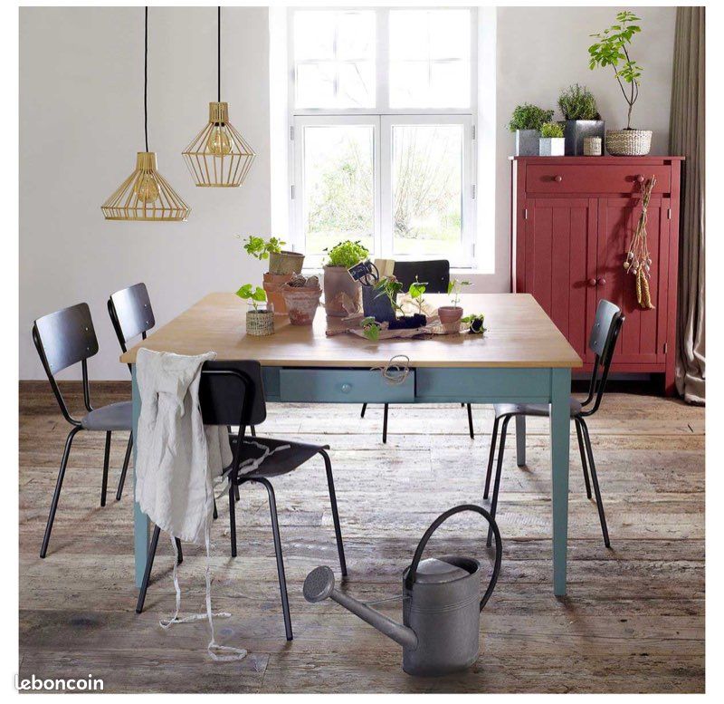 Table bois carrée (image 2)