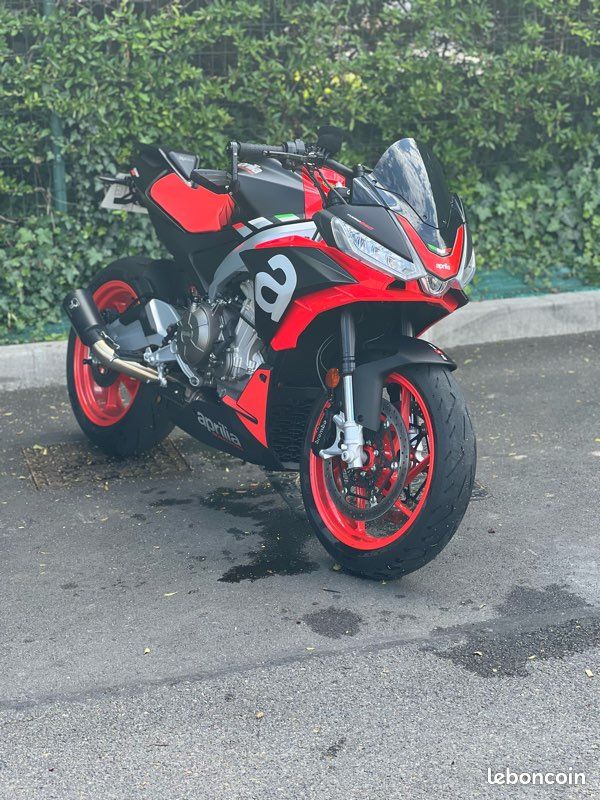 Aprilia Tuono (image 1)