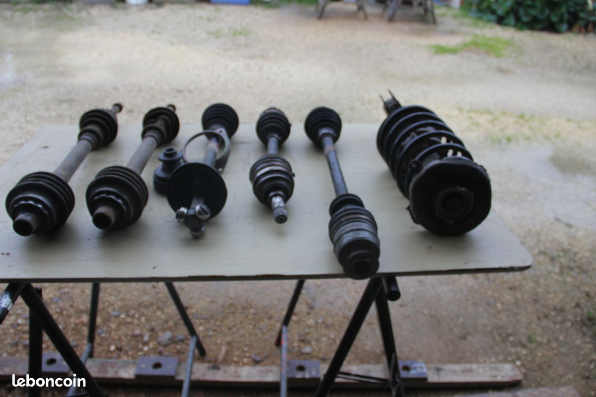 1 lot de 6 cardans différents et une suspension avant de voiture -  Équipement auto