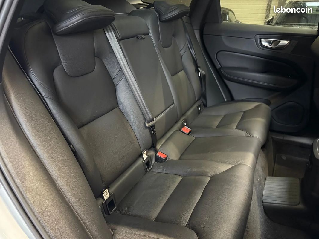 VOLVO XC60 T6 Recharge AWD 253 ch + 145 ch Geartronic 8 Ultimate Style Dark - 1ère main - Toit ouvrant - Sièges chauffants - Caméra 360 (image 13)