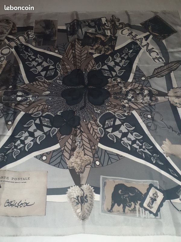Carré Christian Lacroix (image 7)