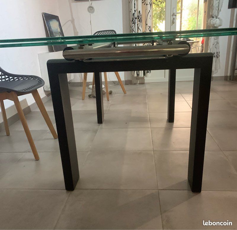 Table en verre trempé (image 1)