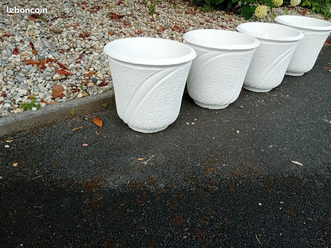 4 grands pots en pierre reconstituée .Hauteur 35 cm. Diamètre 35 cm (image 4)