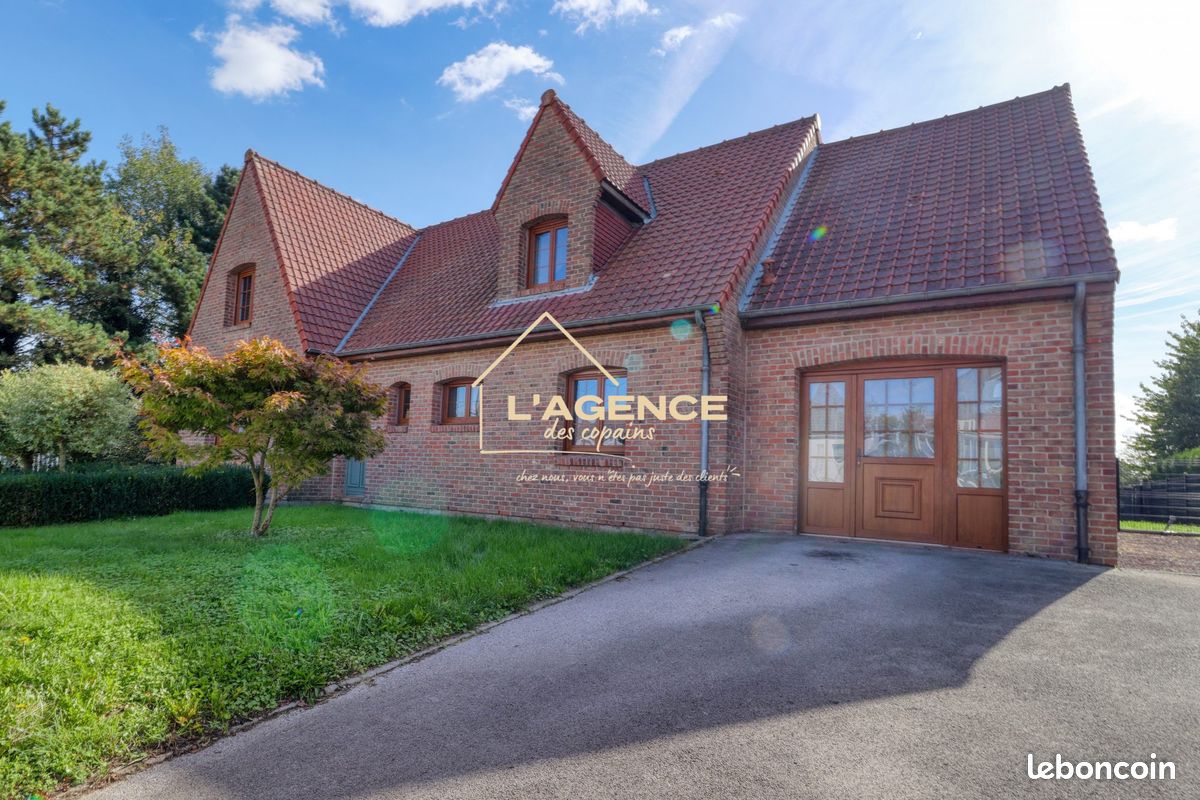 Maison 6 pièces 184 m² · à Eecke · 184 m² · 385 000 €