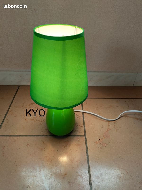 Lampe chevet à poser conique cylindre rond design moderne