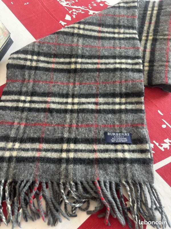 Écharpe Burberry non réversible vintage année 2000 grise rouge