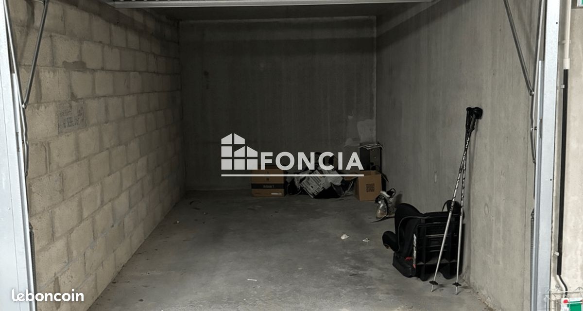 Garage · à Lyon · 105 €/mois