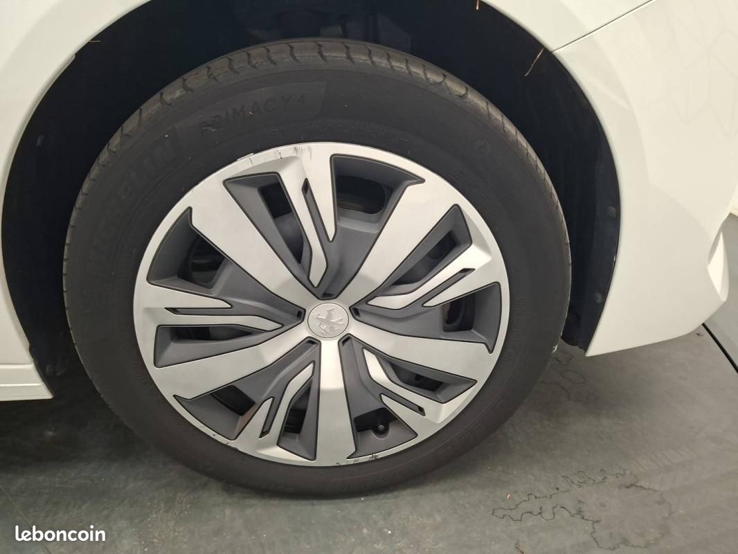 Peugeot 208 II PureTech 100 S&S BVM6 Active Business 5p (image 16)