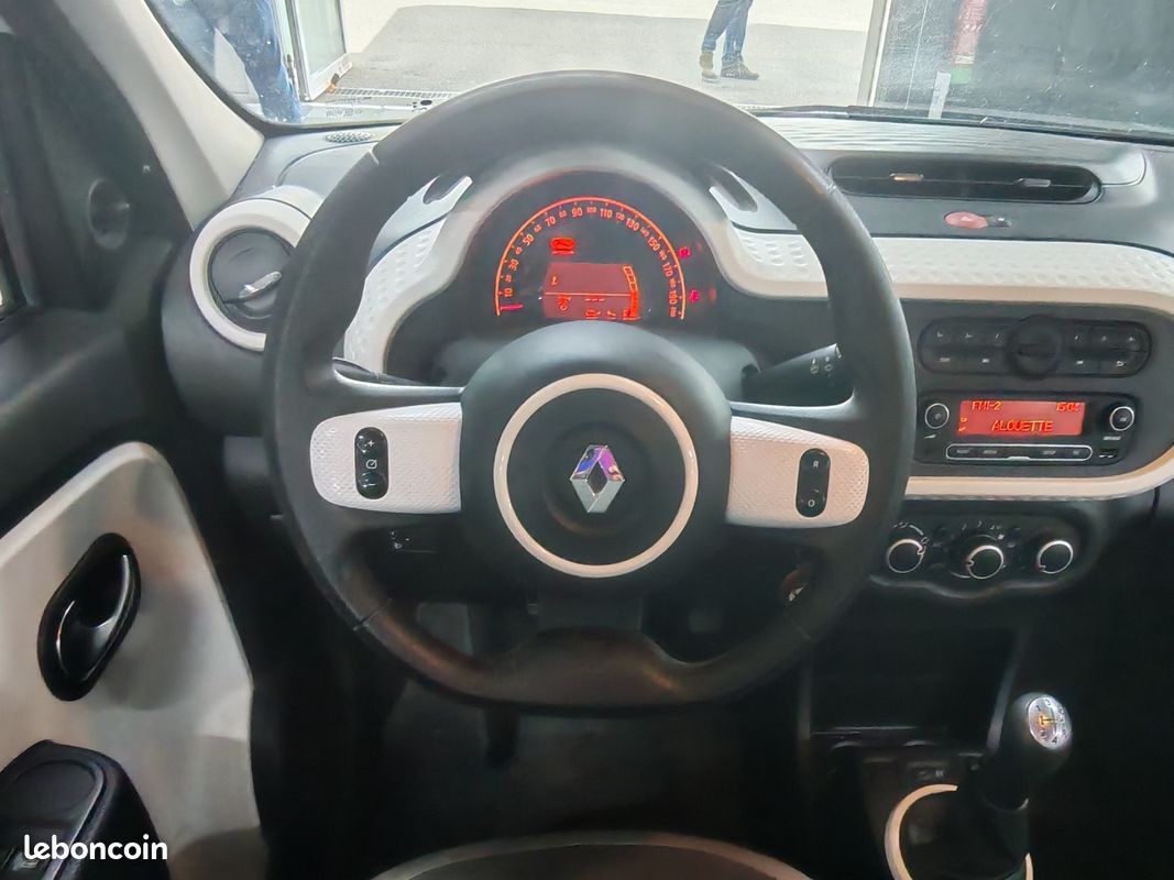 RENAULT TWINGO III 1.0 SCe 70 eco2 Stop Start Zen (image 18)