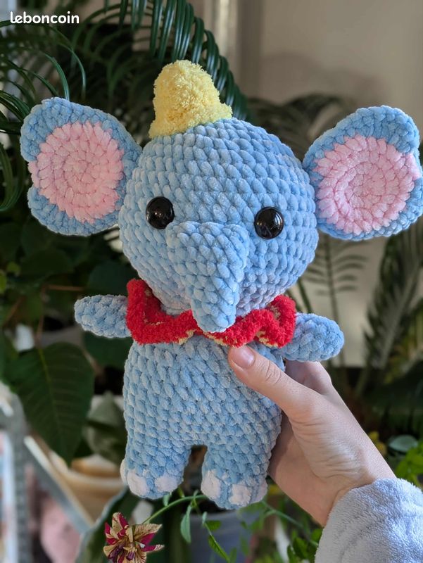 Dumbo éléphant doudou très doux, en peluche fait main au crochet, amigurumi, neuf 24 cm (image 1)