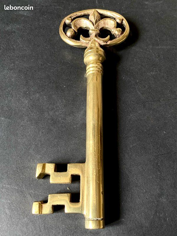 Ancien tire-bouchon en laiton massif à décor de fleur de lys (image 4)