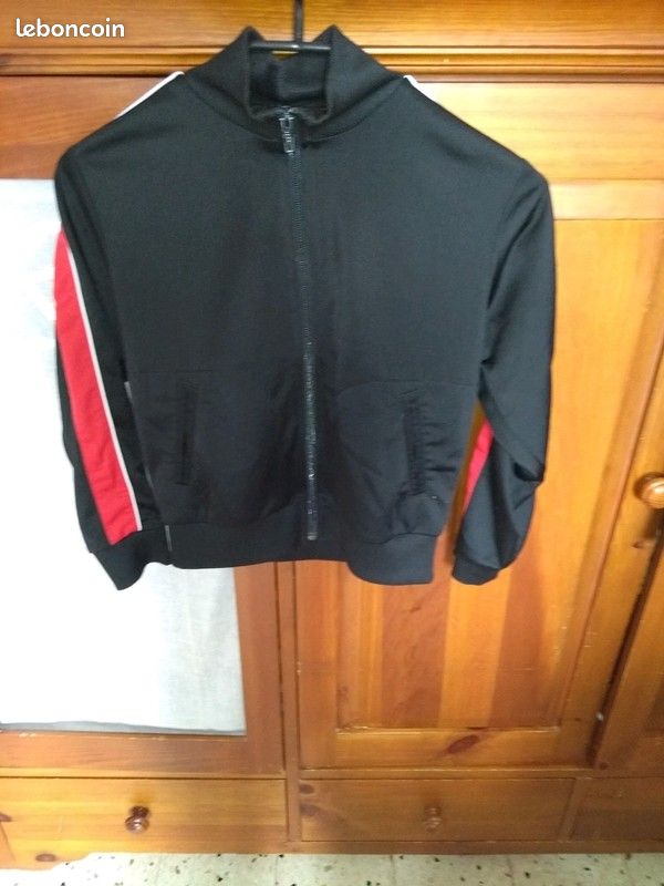 Lot 8 ans 4 vestes et un t shirt marque in extenso Decathlon umbro (image 2)