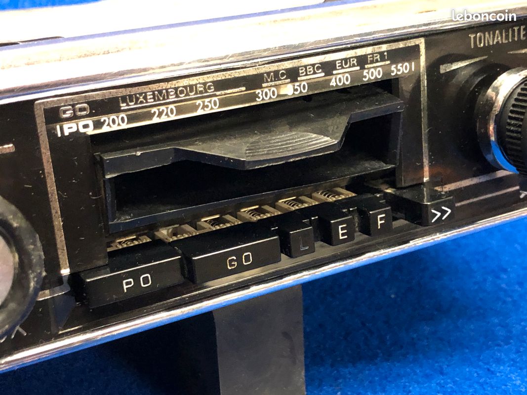 Ancien Autoradio Vintage Visseaux - Pièce De Collection - Non Testé, Manque Un Bouton