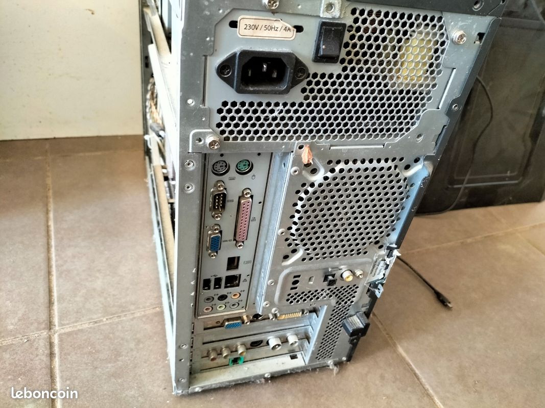 2 TOURS ACER ASPIRE WINDOWS 7 et XP en Panne + Boîte à Musique LABTEC + ÉCRAN/ CLAVIER ( Au Choix possible) (image 2)