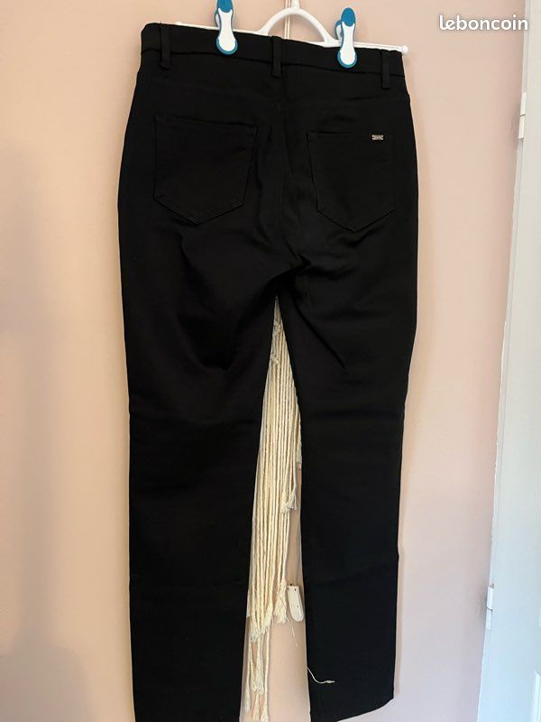 Pantalon noir Caroll Tony taille 38 Vêtements