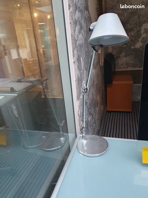 Lampe Artemide petit modèle (image 1)