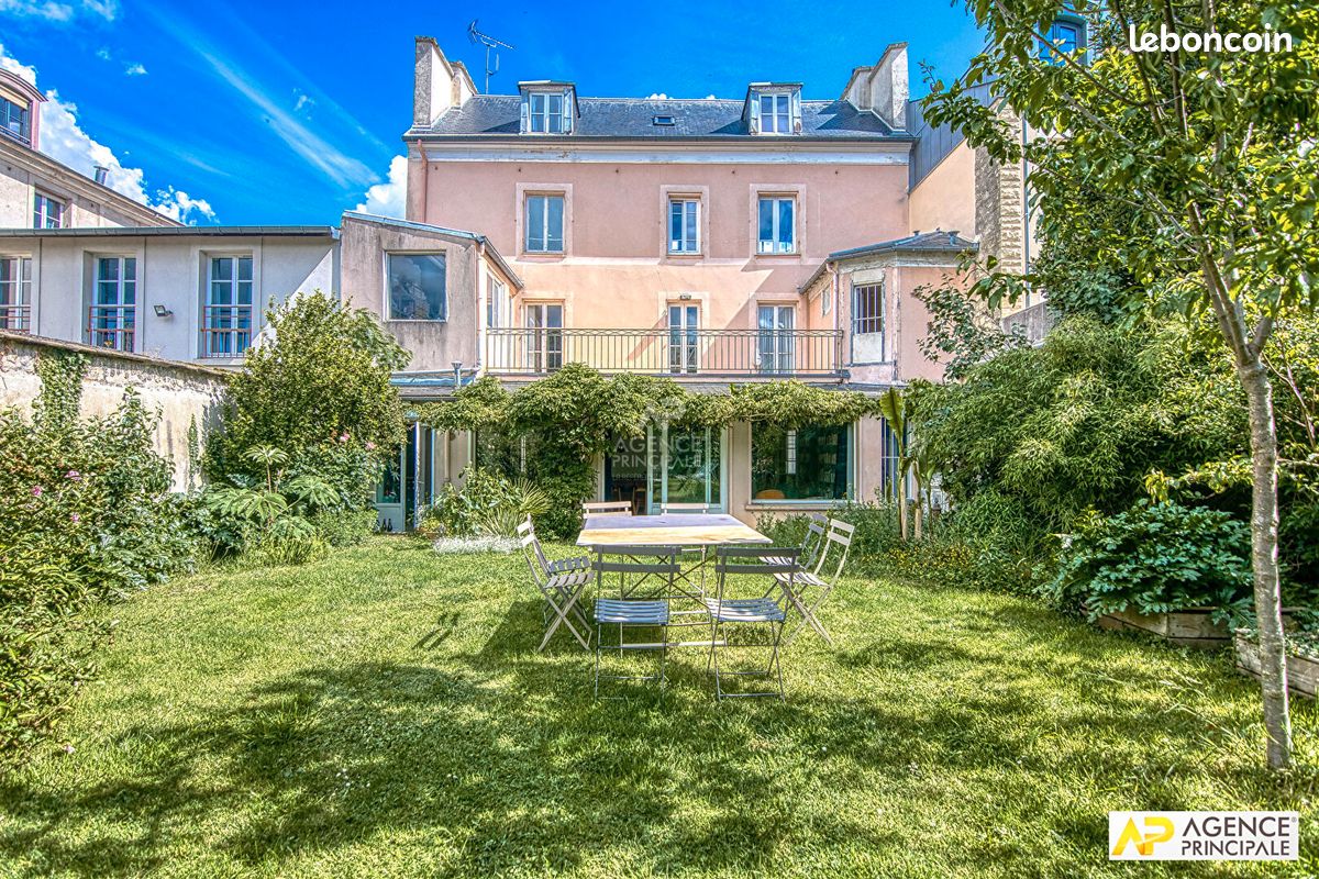 Maison 9 pièces 280 m² · à Versailles · 280 m² · 2 380 000 €