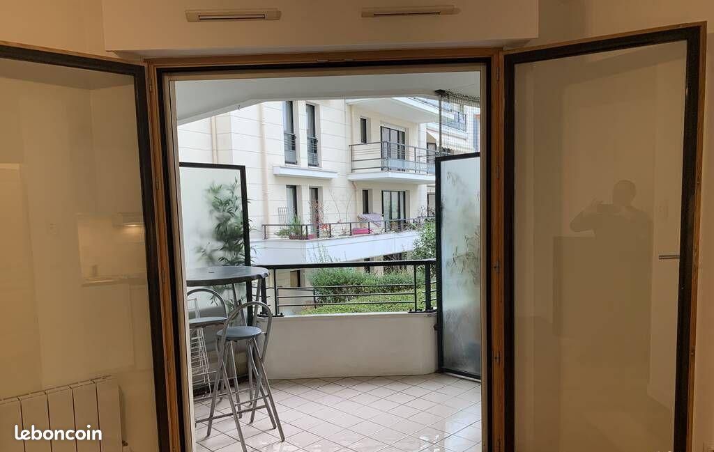 Appartement 1 pièce 25 m² · à Issy-les-Moulineaux · 25 m² · 1 090 €/mois