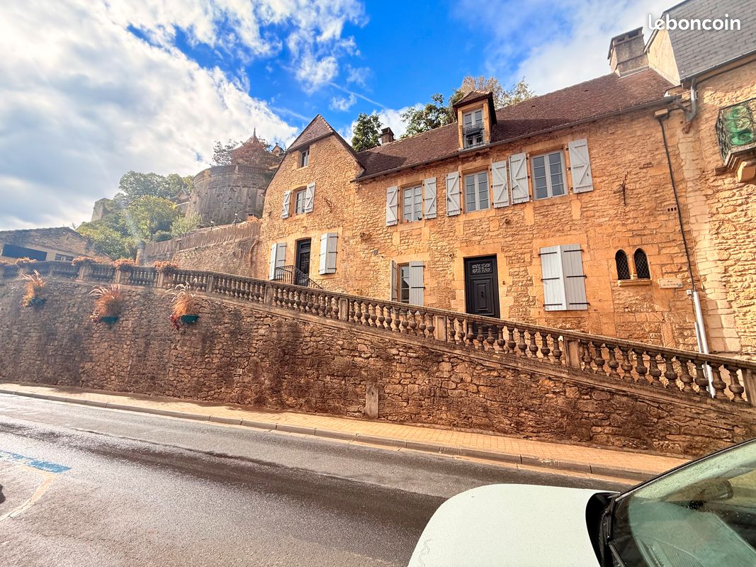 Maison 6 pièces 218 m² · à Montignac-Lascaux · 218 m² · 367 000 €